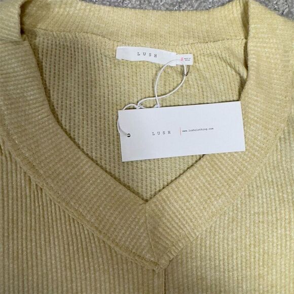 NWT Lush Women's V-Neck Long Sleeve Cream Oversized Shirt Layering Size M Casual - Picture 6 of 8